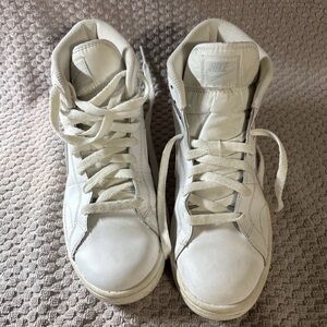 Nike Women’s Court Royal 2 Mid Sneaker White Size 8